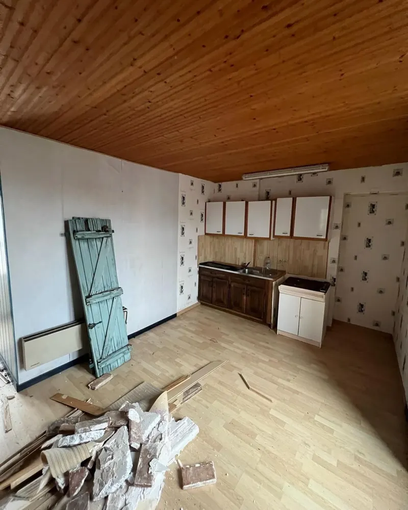 Cuisine avant rénovation, matériaux dégradés — Cholet (49)