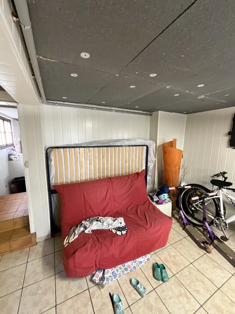 Cave encombrée avant aménagement — La Tessoualle (49)