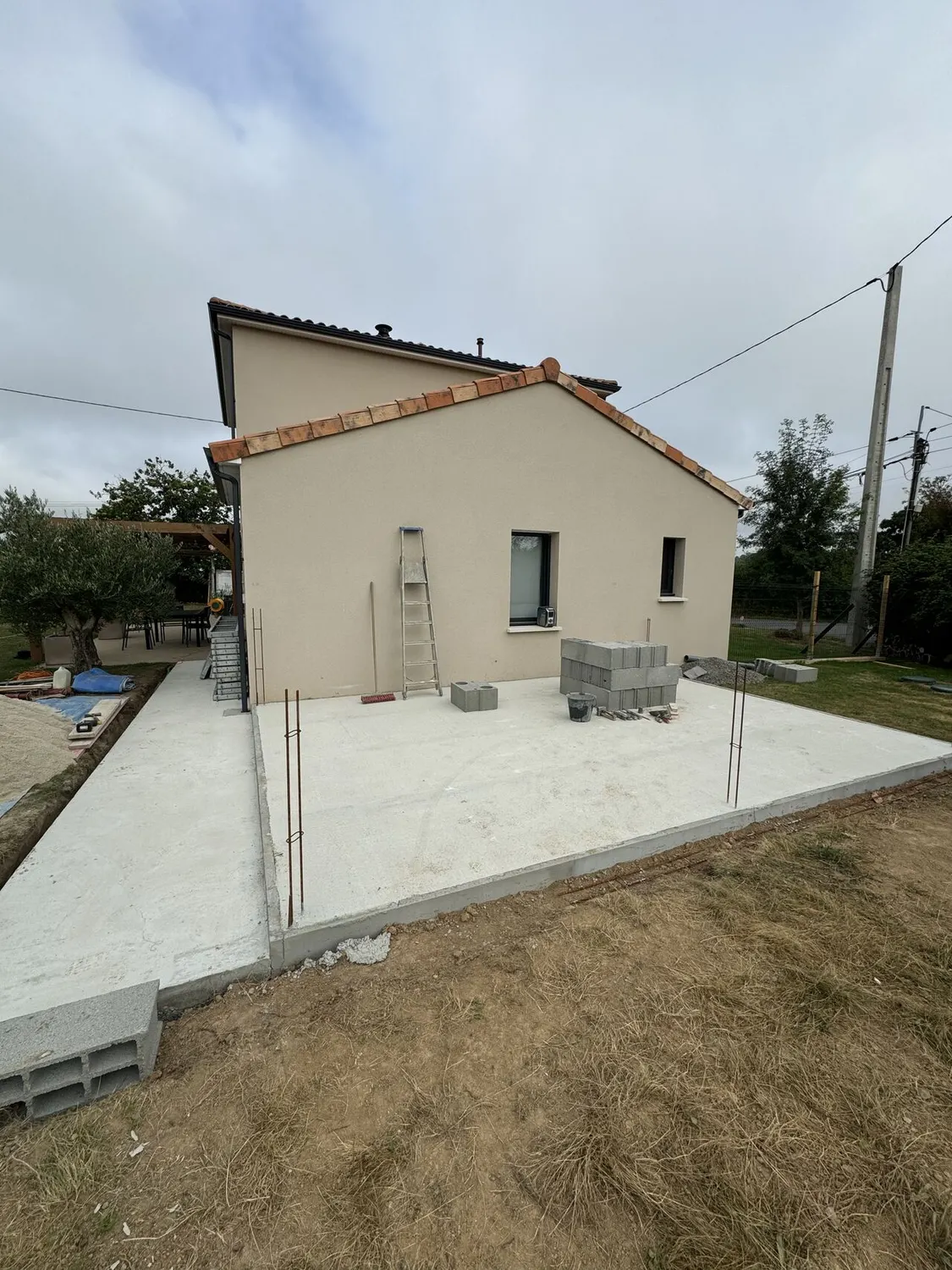 Extension de maison hors d'eau et hors d'air, façade à enduire — Chemillé-en-Anjou (49)
