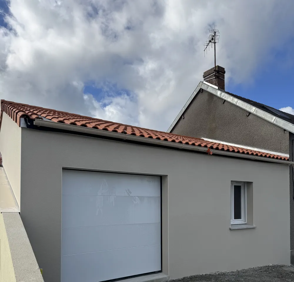 Extension / garage terminé, enduit et toiture raccordés — Saint-Macaire-en-Mauges (49)