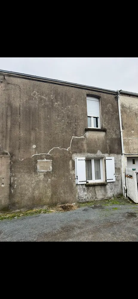 Façade avant ravalement, enduit gris encrassé — Cholet (49)