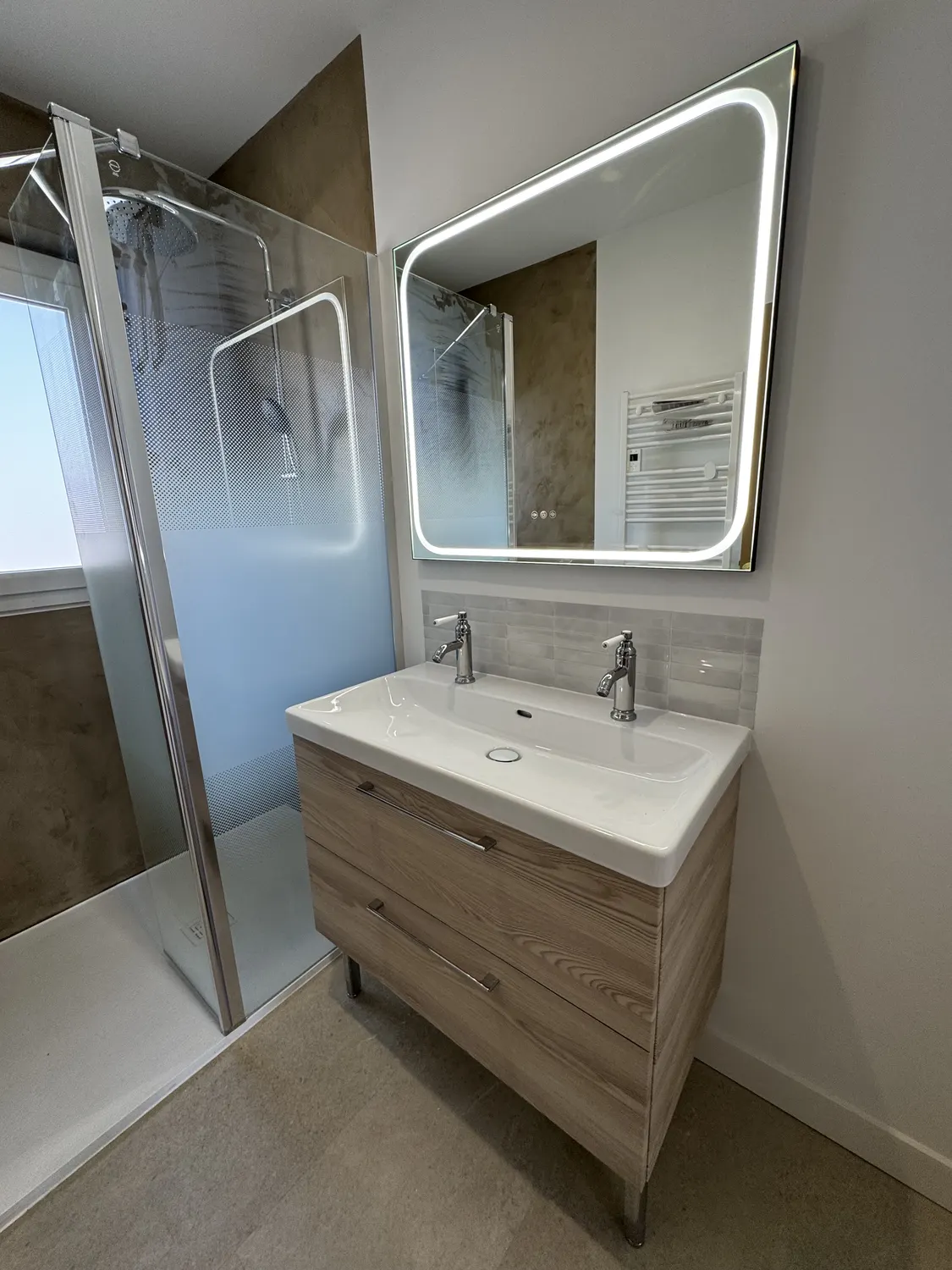 Salle de bain double vasque en bois cannelé — Cholet (49)